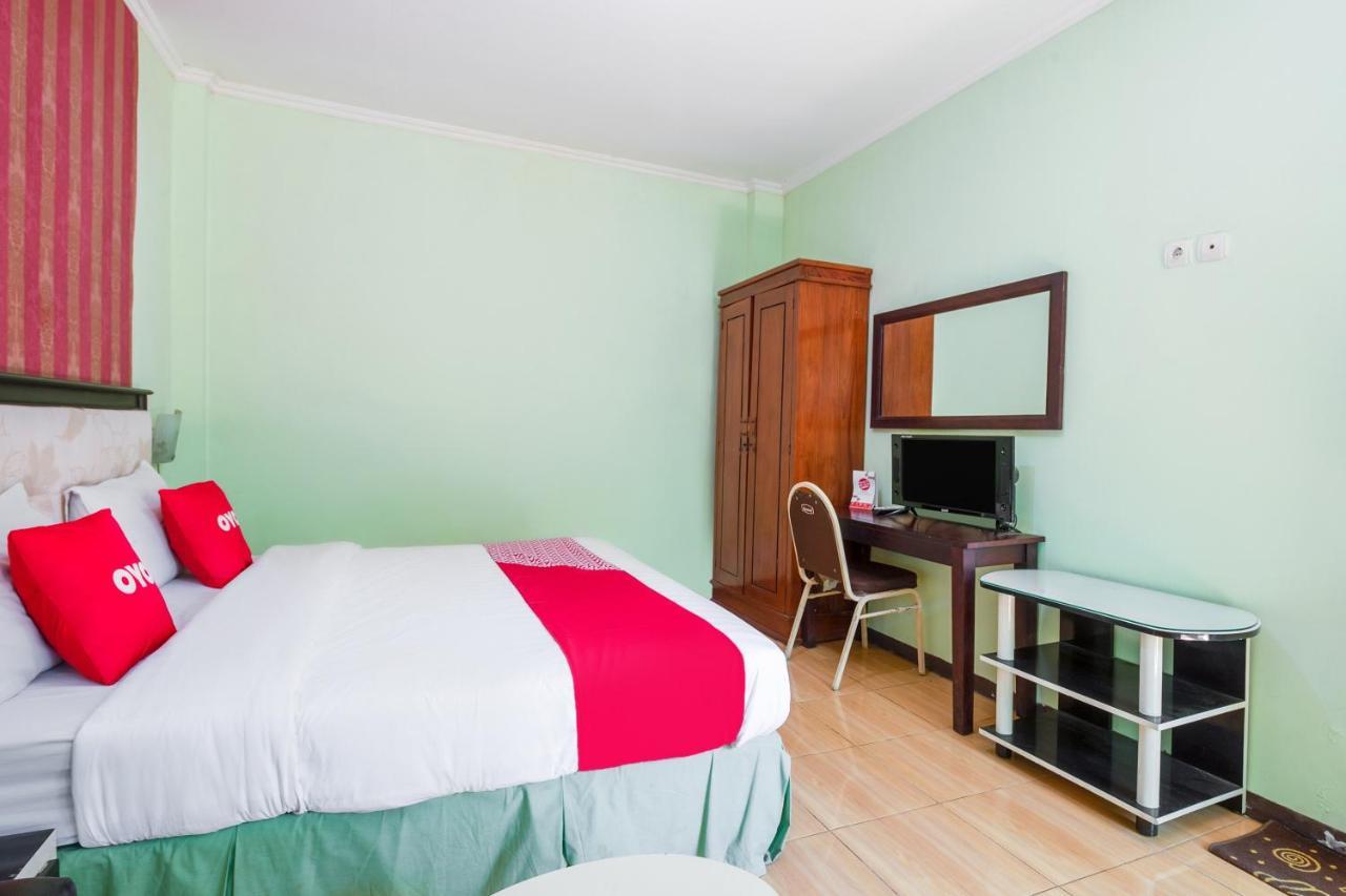 Oyo 3749 Hotel Global Inn Syariah Sedati Extérieur photo